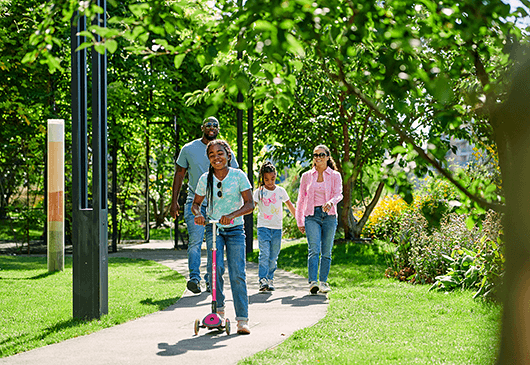 family in gardens at Canary Wharf