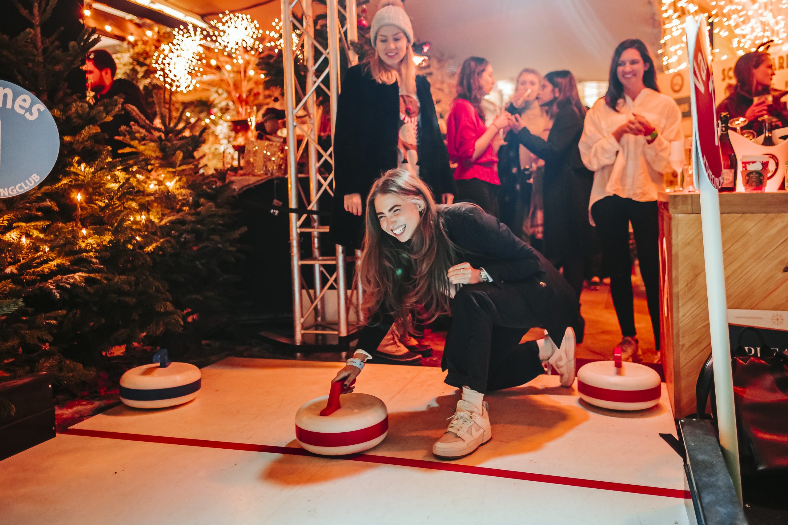From Wreath-Making to Wine Tasting, Canary Wharf’s “The Wharf Pole” Launches Festive Season with Free Craft Workshops and Exclusive Shopping Experiences