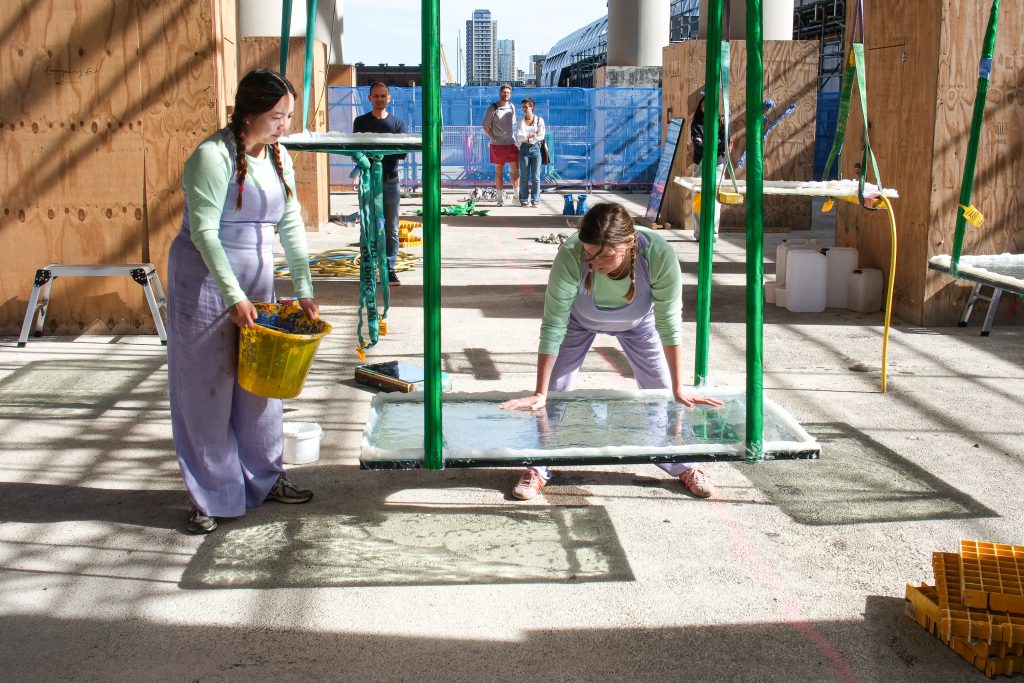 Materials Stay in Use, Value Stays in the System – How Artist Niamh Hannaford Turned Circularity Principles into Contemporary Art at Canary Wharf – 23.09.26